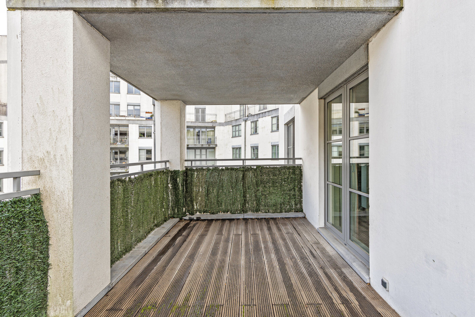 2 slaapkamer appartement met ruim terras in centrum Brussel foto 3