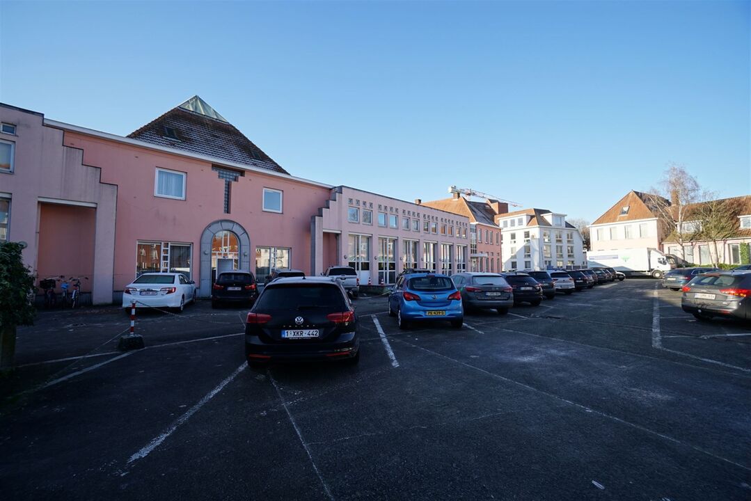Kantoorruimte te huur, met uiterst commerciële ligging te Sint Denijswestrem foto 9