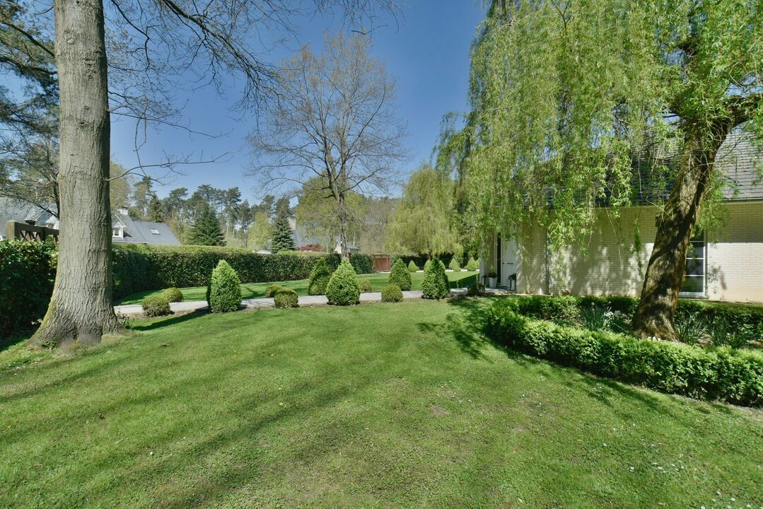 Exclusieve, royale villa met 5 slaapkamers en prachtige tuin, op bosrijke toplocatie te Rekem foto 34