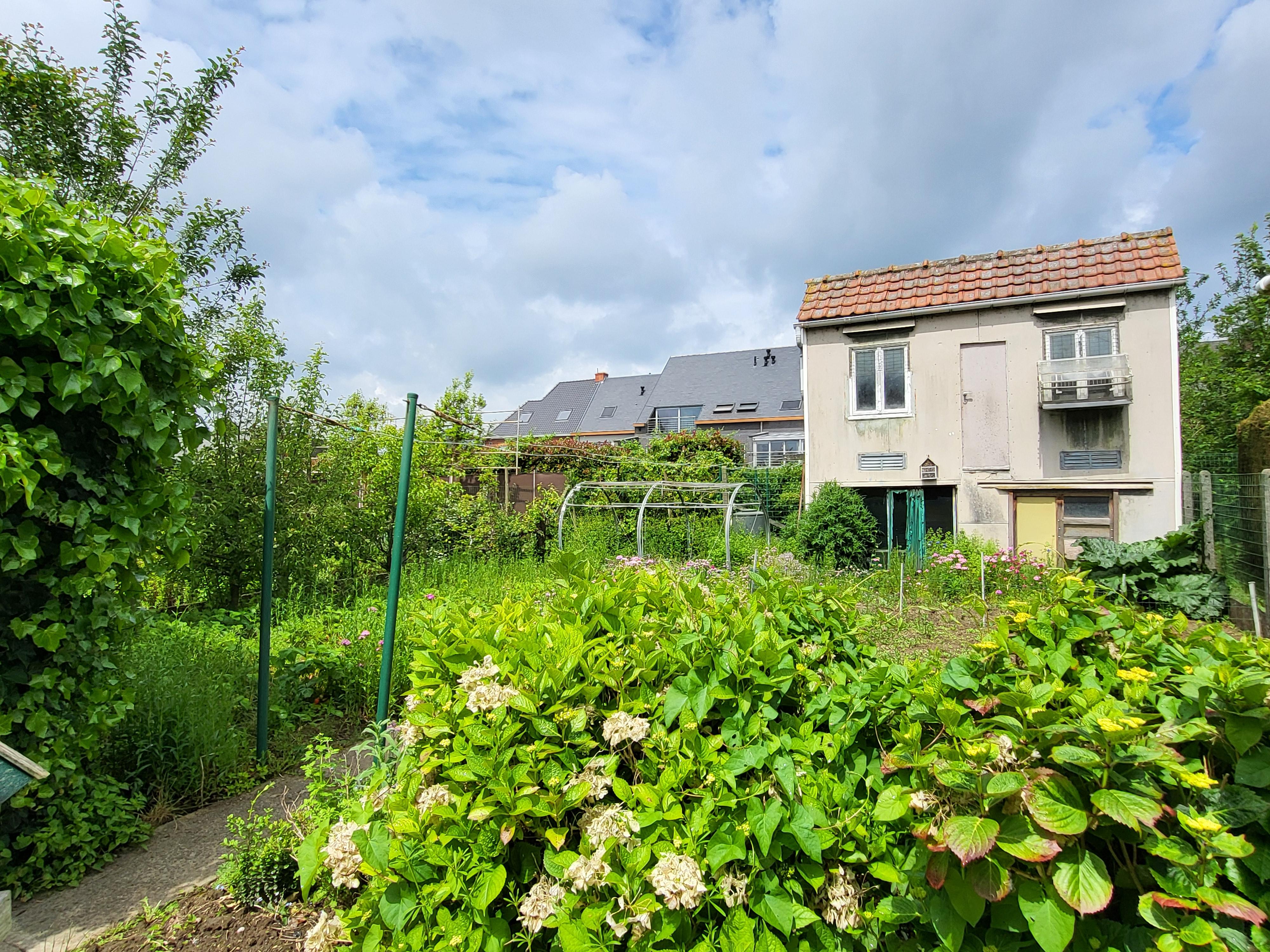 Charmante halfopen bebouwing met garage, zonnige tuin en terras. foto 3