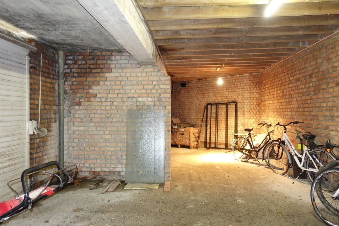 Op te frissen handelspand met woonst, garages en opslagruimte op een uitstekende locatie in centrum Oudenburg foto 27