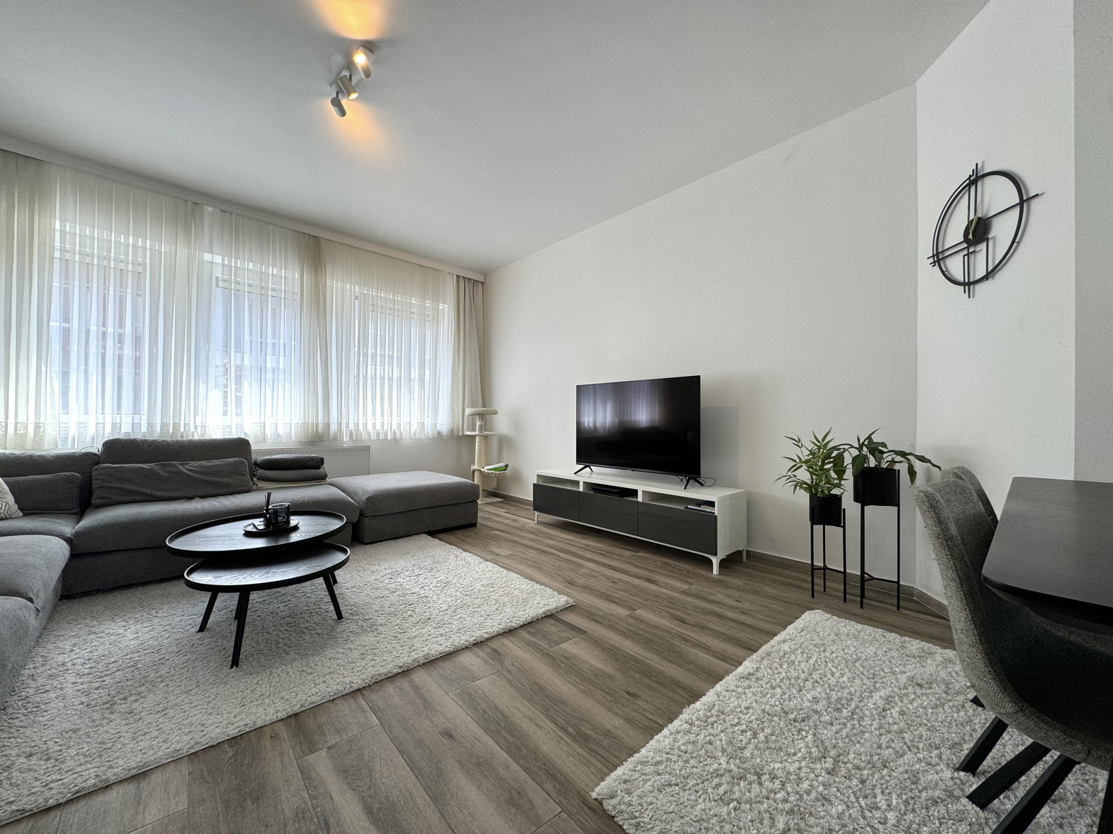 Te huur: ruim triplex appartement in centrum Aalst foto 4