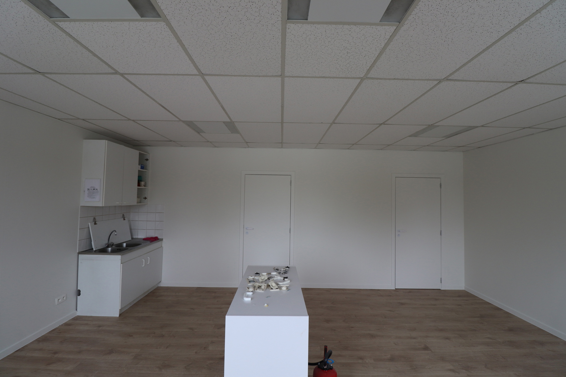 Ruime kantoorruimte van ca. 150m² op de 1ste verdieping met voldoende parking -  Gelegen aan de Ring van Herentals. foto 7