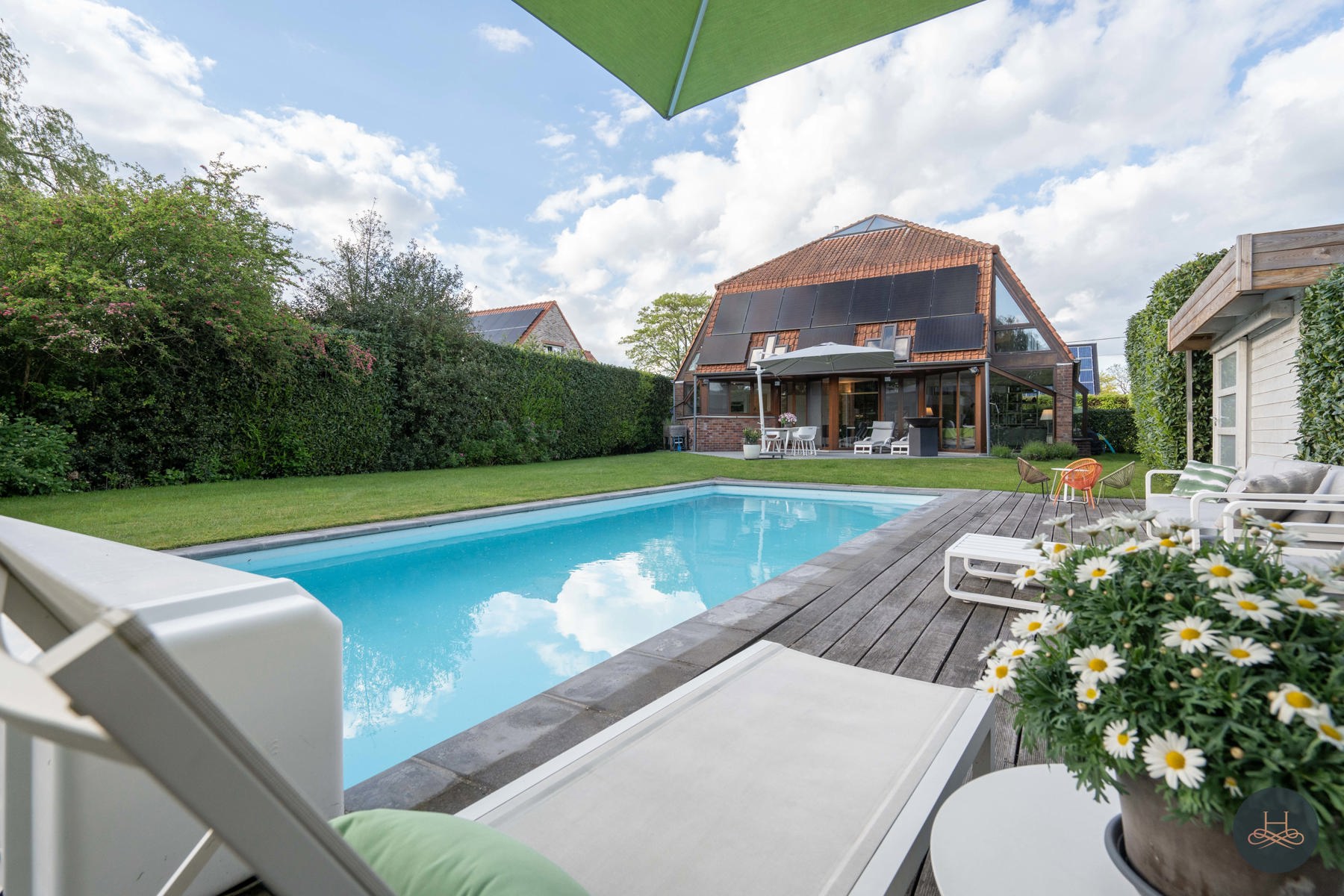 Moderne villa met prachtige tuin en verwarmd zwembad foto 27