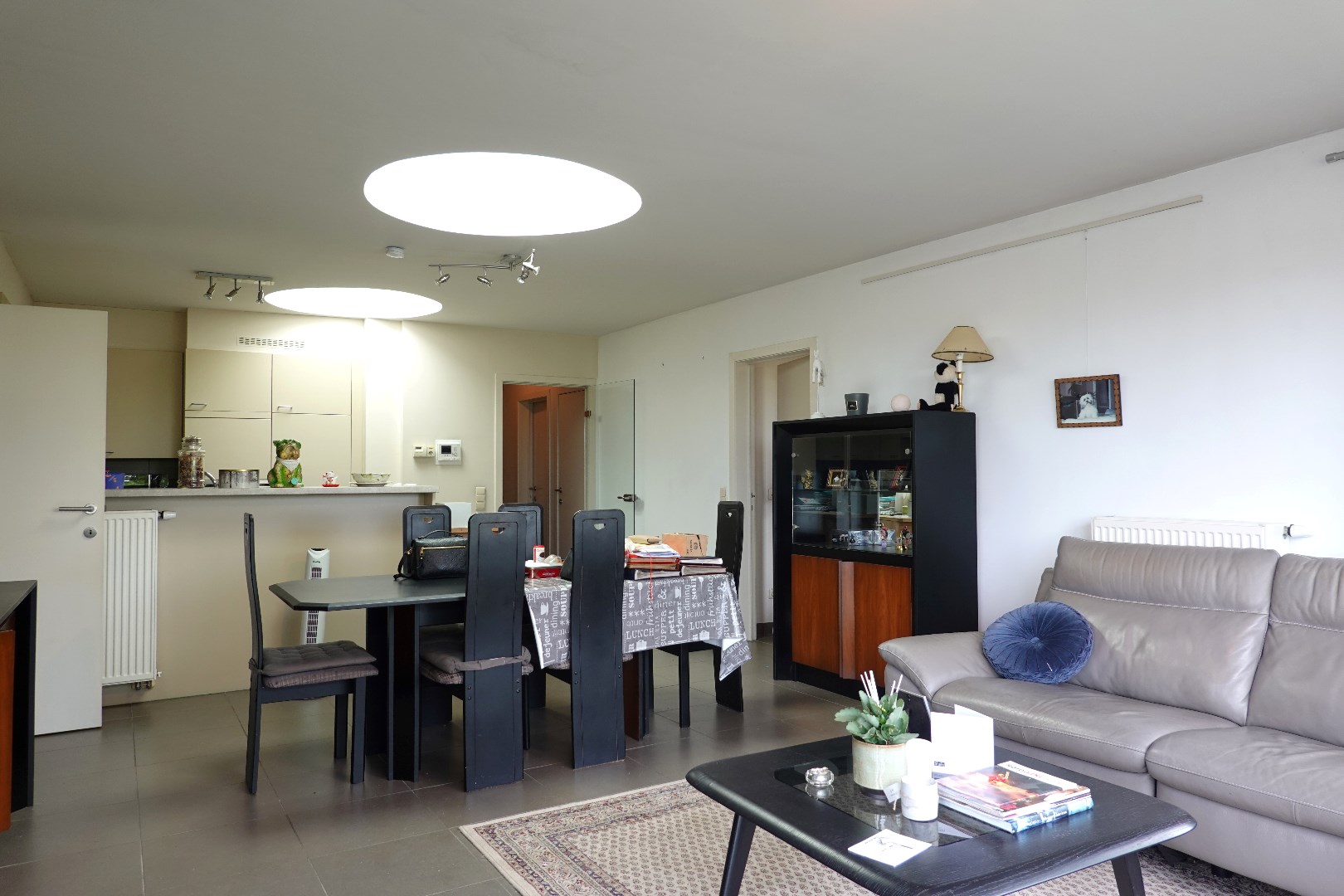 Lichtrijk en ruim appartement in centrum Gistel met twee slaapkamers foto 2