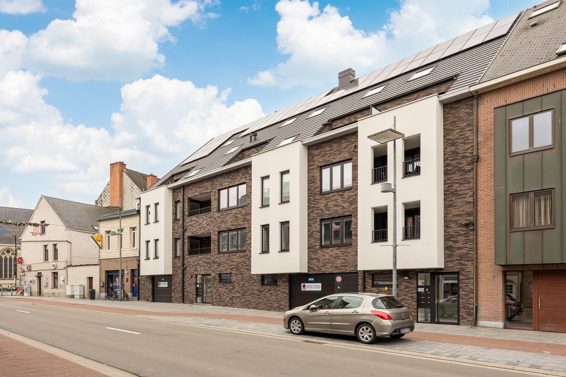 Nieuwbouw BEN appartement op een uitmuntende locatie aan de markt van Beveren-Waas. foto 1