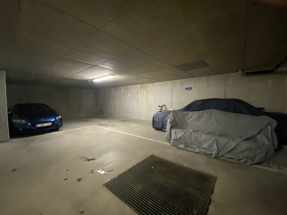 Grote autostaanplaats in recente ondergrondse garage te koop foto 4