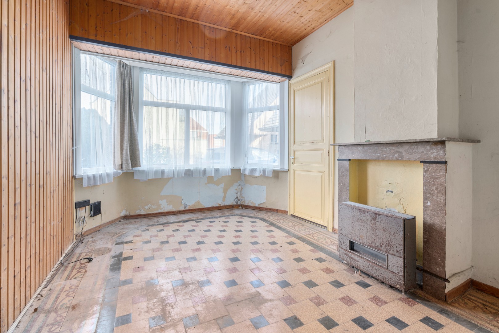 Te renoveren woning met vier slaapkamers te koop in Sleidinge foto 7