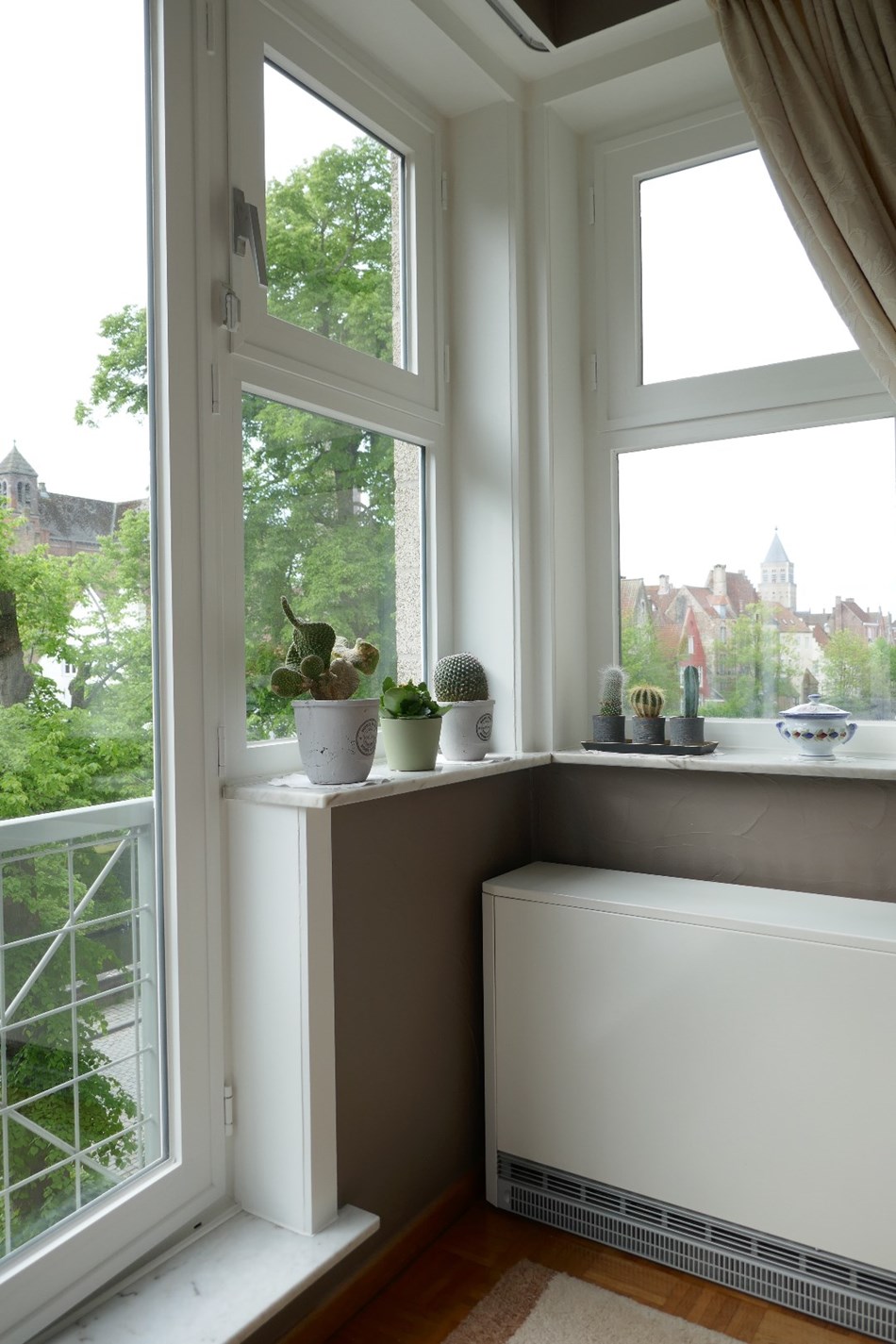 Steeds vernieuwend appartement met zonneterras en prachtig zicht op de Augustijnrei in hartje Brugge. foto 3