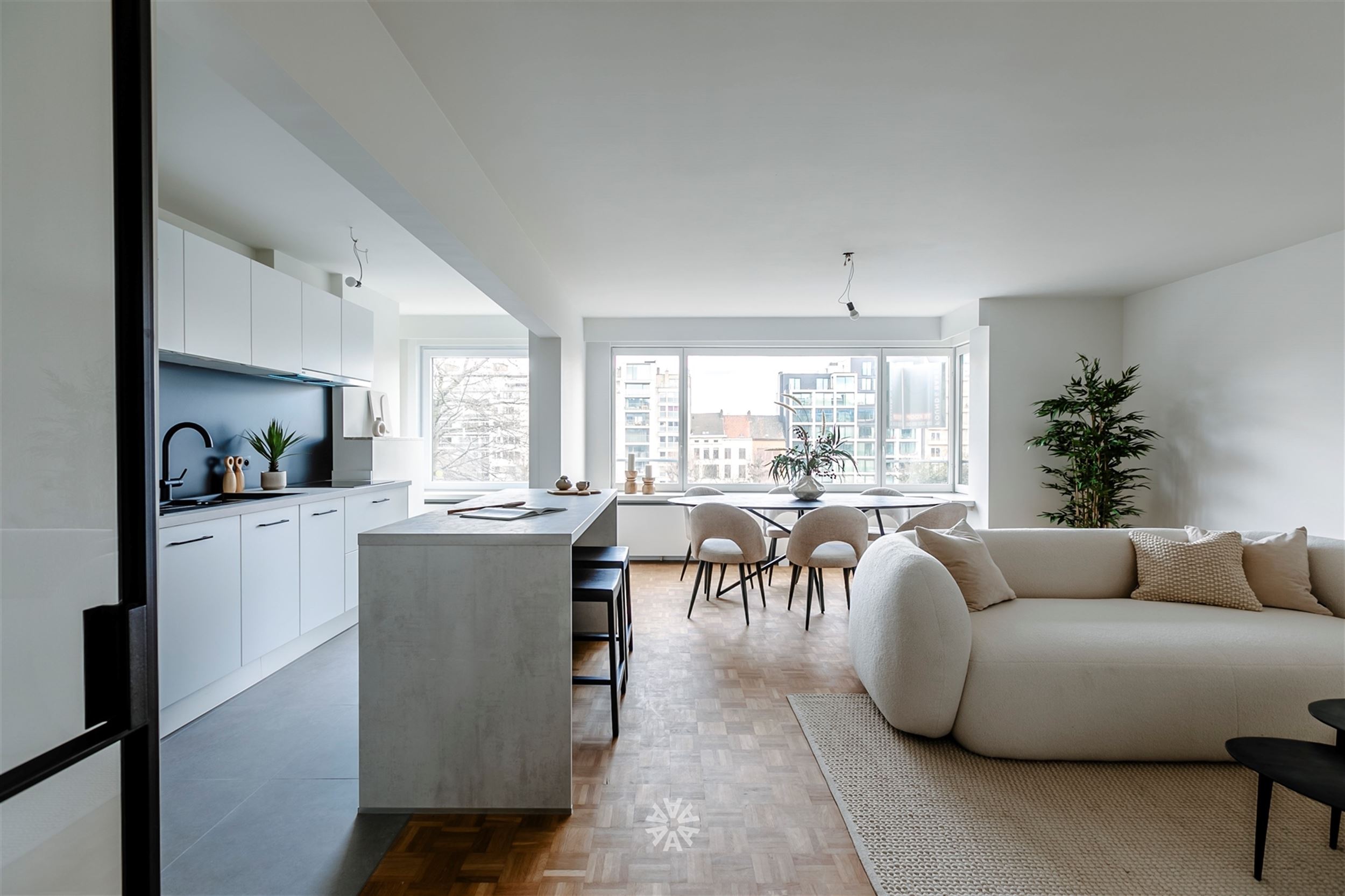 Hoogwaardig gerenoveerd appartement met 2 slaapkamers te koop aan het Gentse Zuidpark foto 2