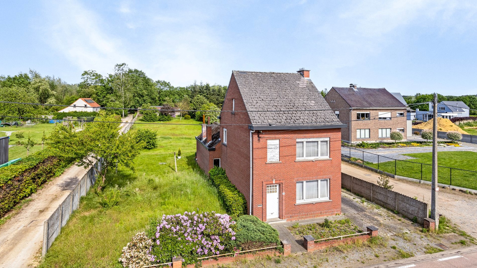 Vrijstaande woning met veel potentieel op 18,5a te Herselt. foto 1