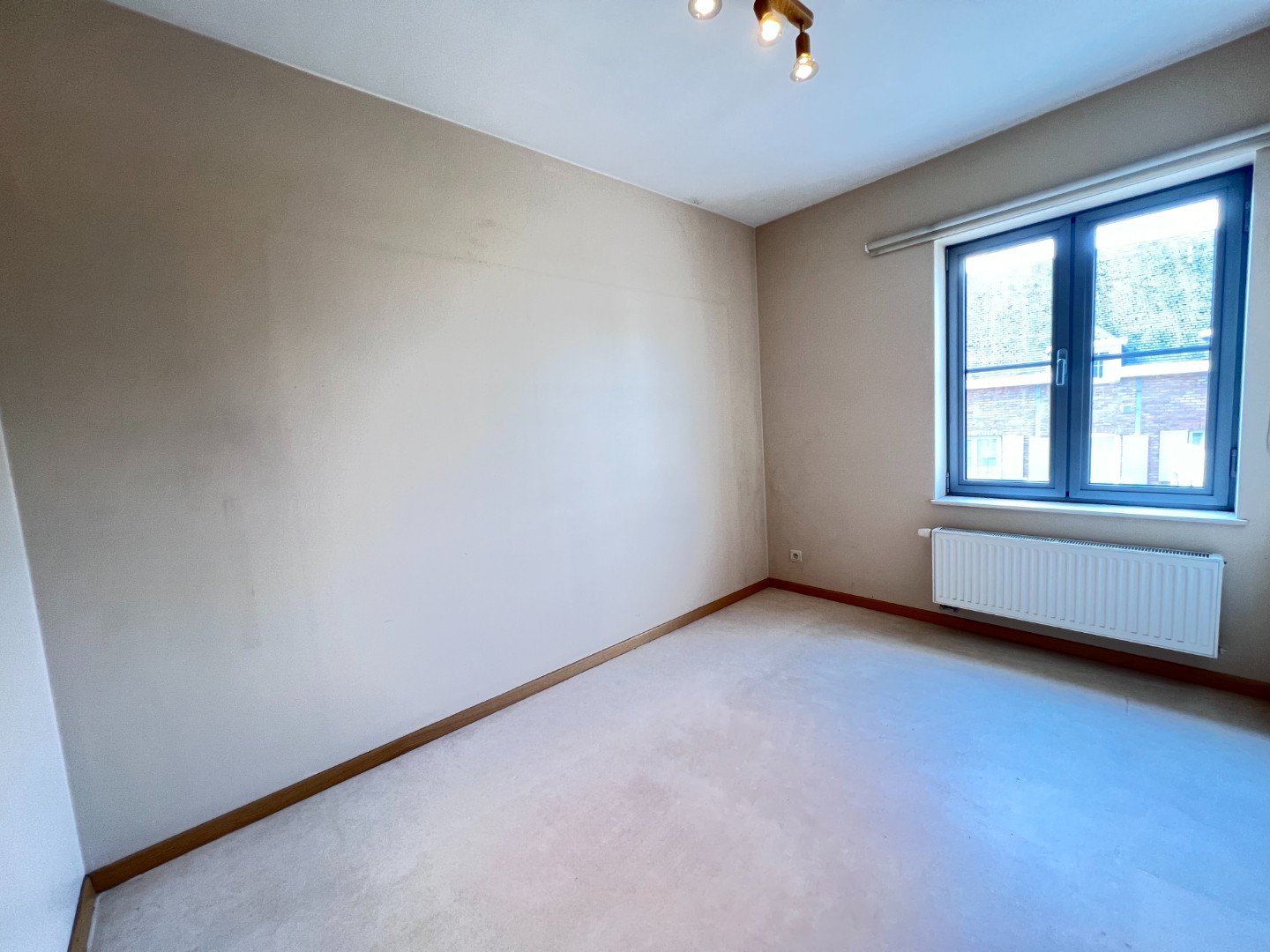 Lichtrijk appartement met twee slaapkamers te koop foto 6