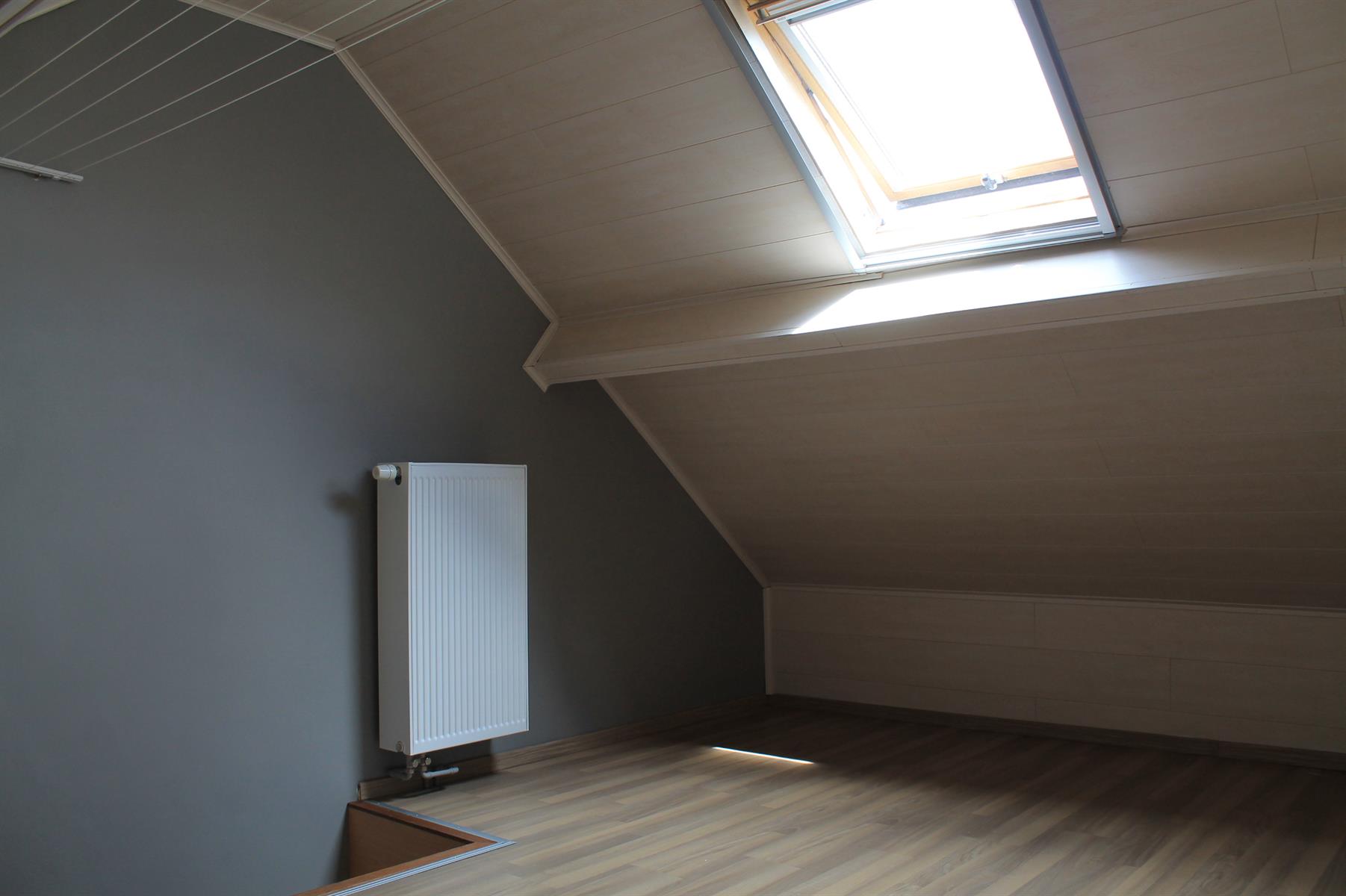 Lichtrijk 3 slaapkamer-appartement en garagebox! foto 10