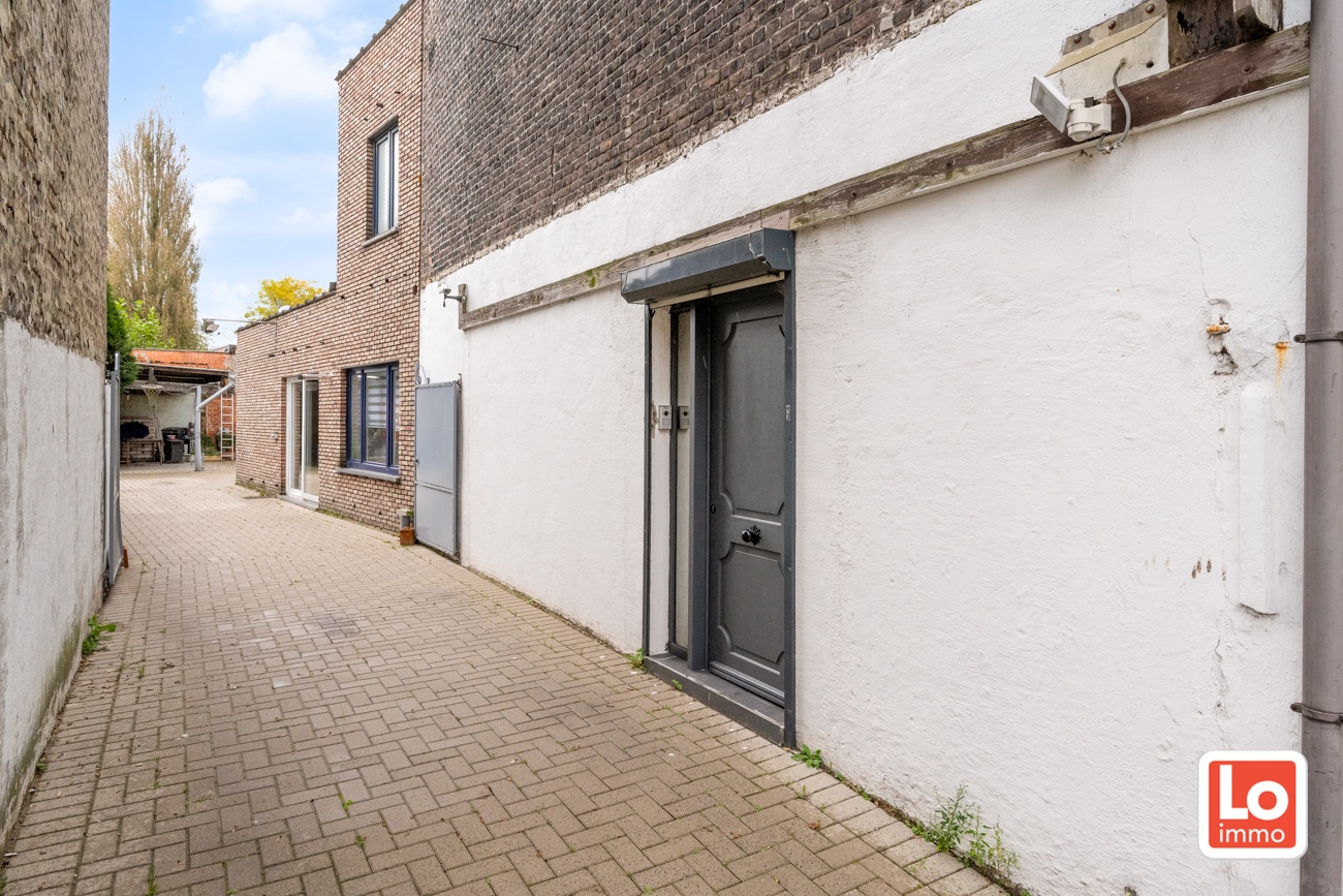 VERKOCHT! Ruime open woning met oprit en overdekte parkeerplaats op een toplocatie dichtbij Gent. foto 22