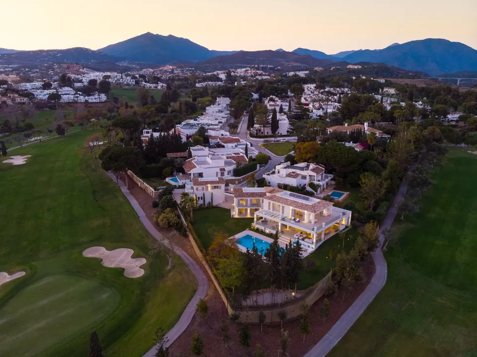 Prachtige luxe aan de golf: unieke villa aan exclusieve Aloha golfresort foto 29