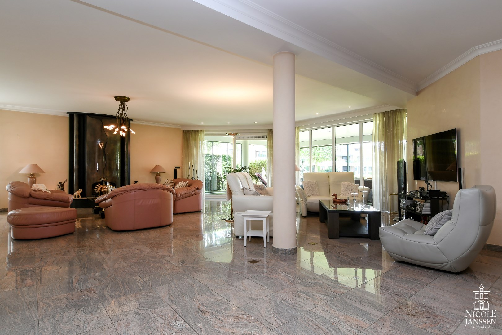 Gelijkvloers luxe appartement van ca. 271m² met royaal terras dichtbij het centrum van Maaseik.  foto 5