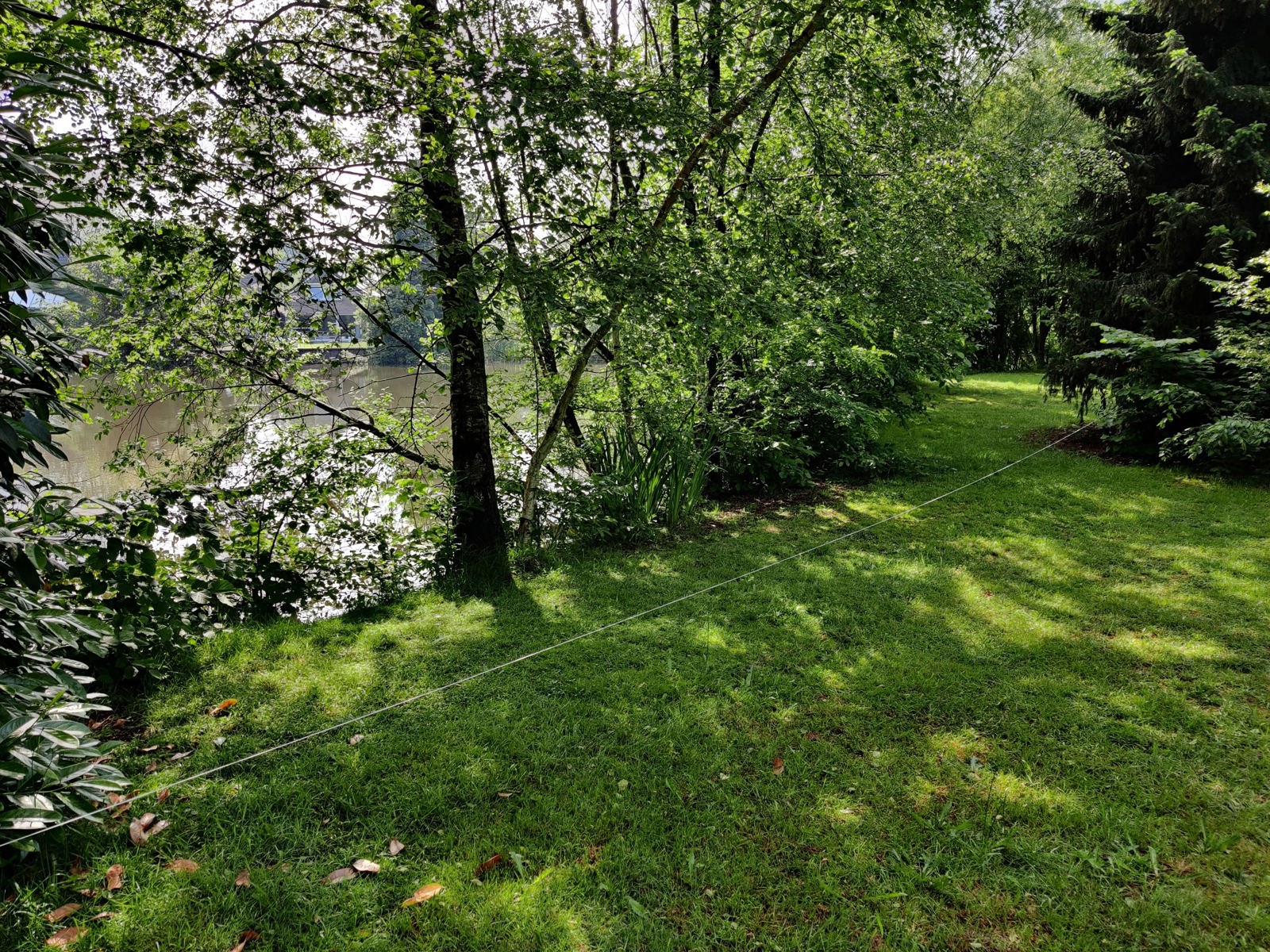 wonen in het groen met uitzicht op een vijver foto 5