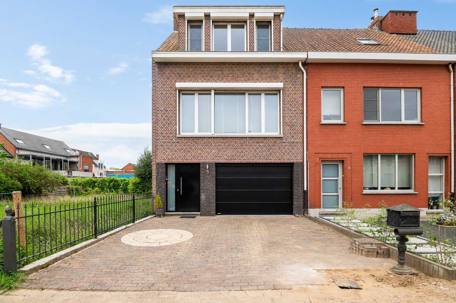 Prachtige, instapklare woning met 3 à 4 slaapkamers in Wijnegem! foto 1