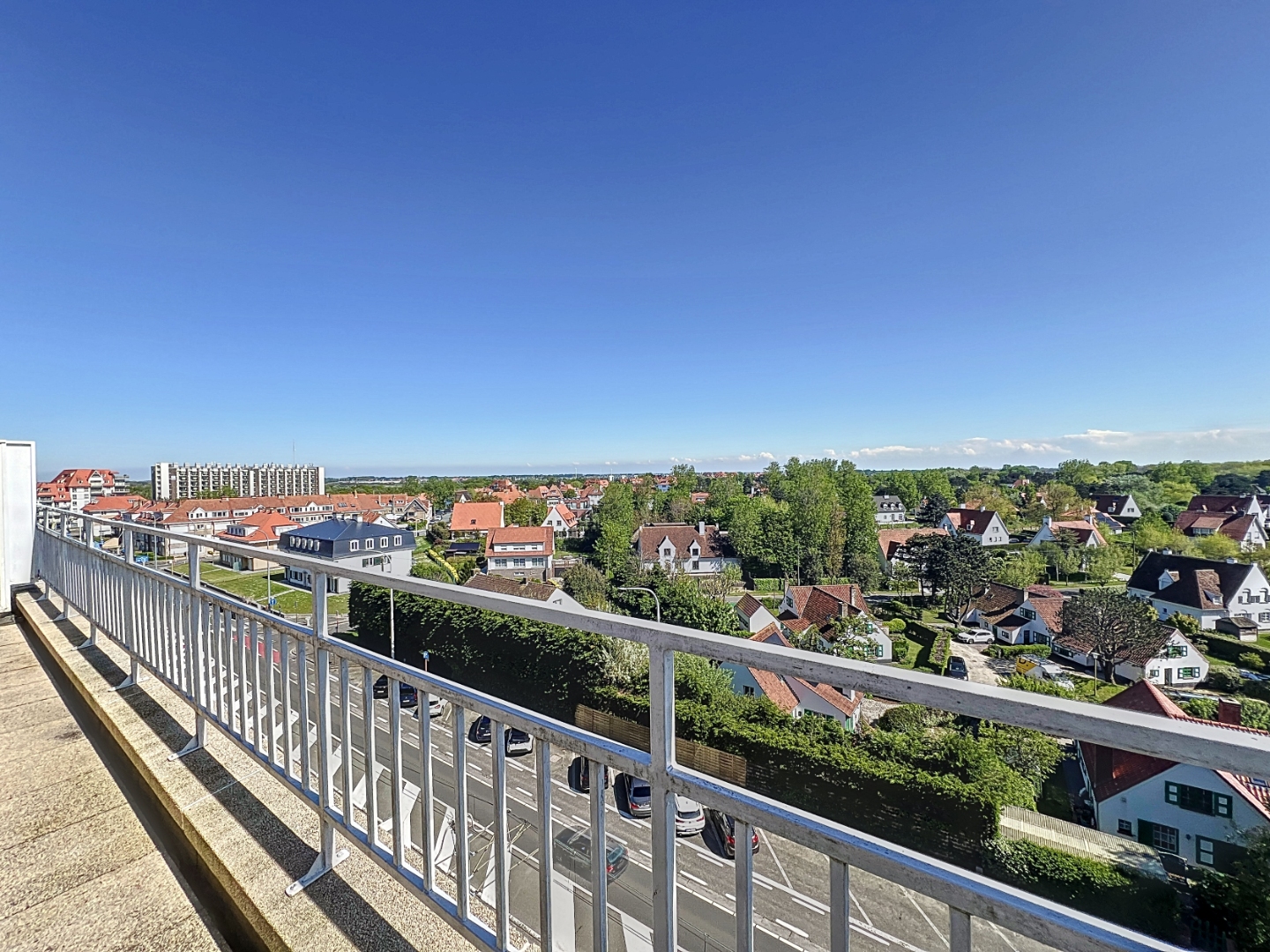 Lichtrijk dakappartement met twee ruime terrassen en uniek panoramisch uitzicht foto 1