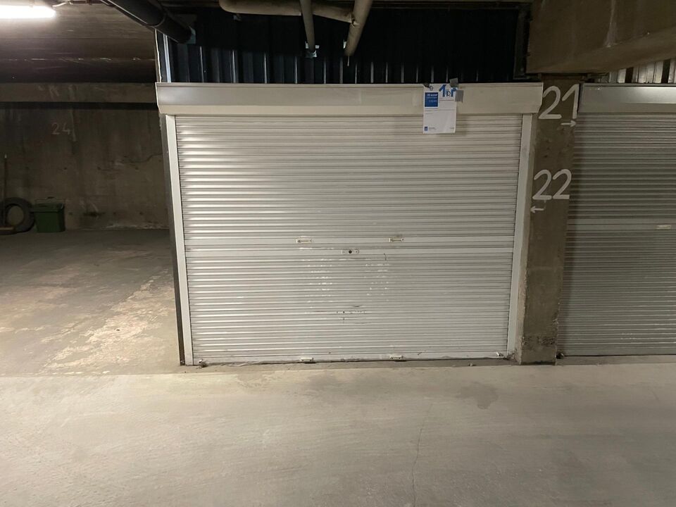 Afgesloten garagebox, onmiddellijk beschikbaar. foto 1