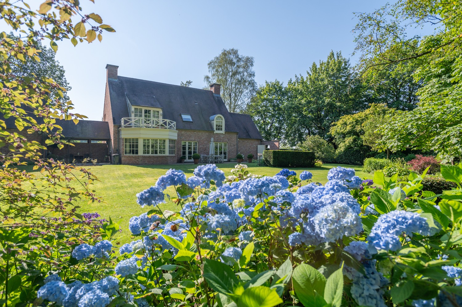 Prachtige tijdloze villa op een aangenaam en zongericht perceel van 2.394 m² te Schilde. foto 34