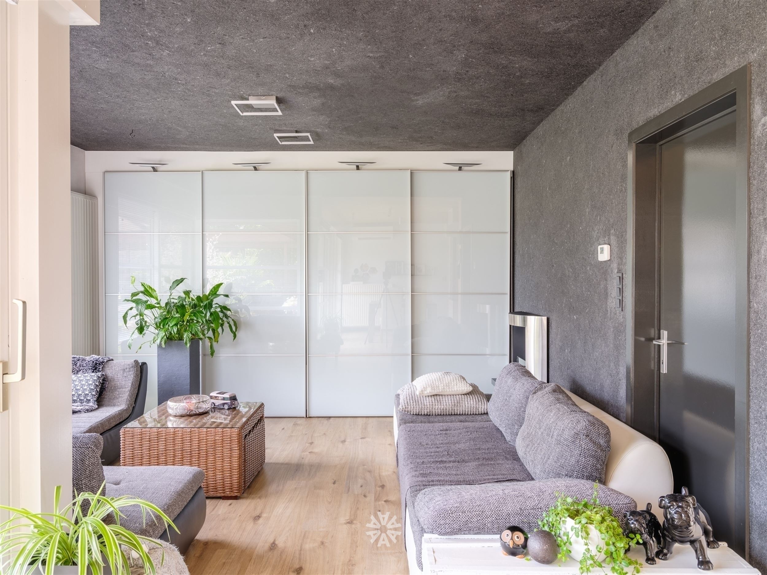 Instapklare en rustig gelegen 3-slaapkamerwoning te koop in een residentiële wijk te Evergem foto 5