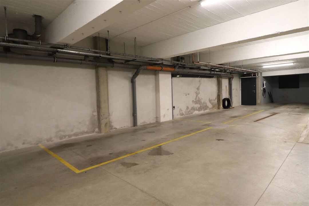 2 autostaanplaatsen in afgesloten parkeergarage foto 1