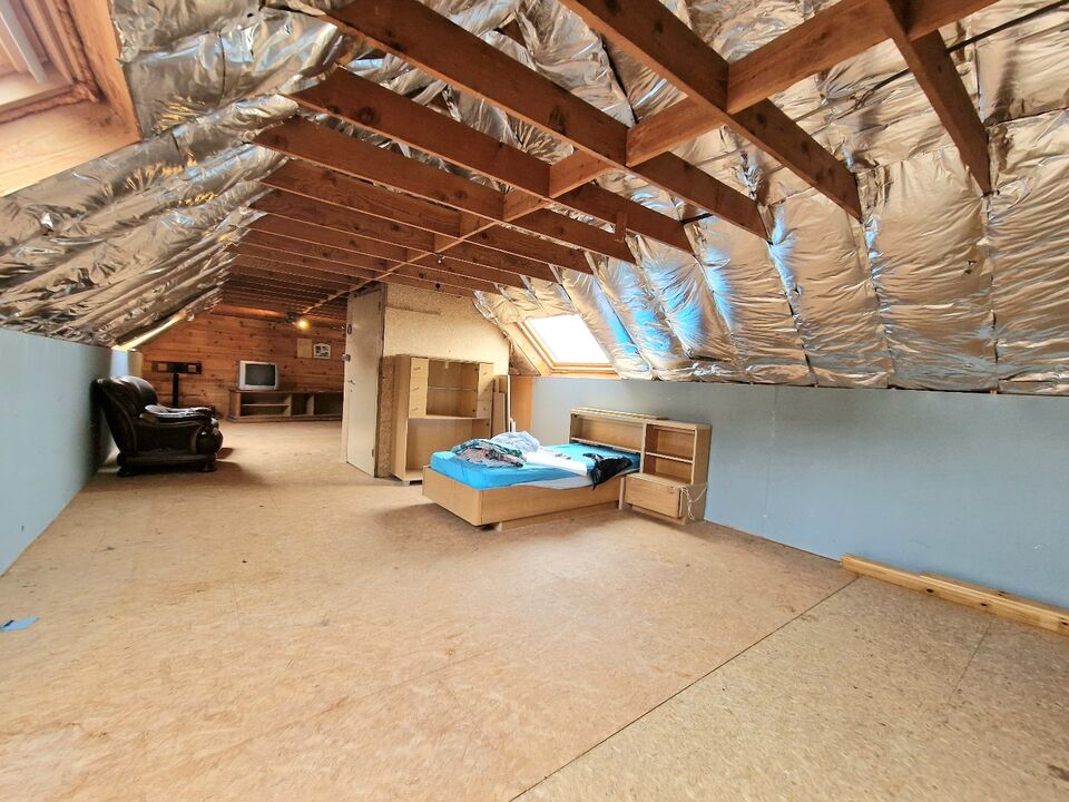 Krombeke - Deels gerenoveerde HOB voorzien van 2 slaapkamers (3 mogelijk), ruim atelier en garage.  foto 19
