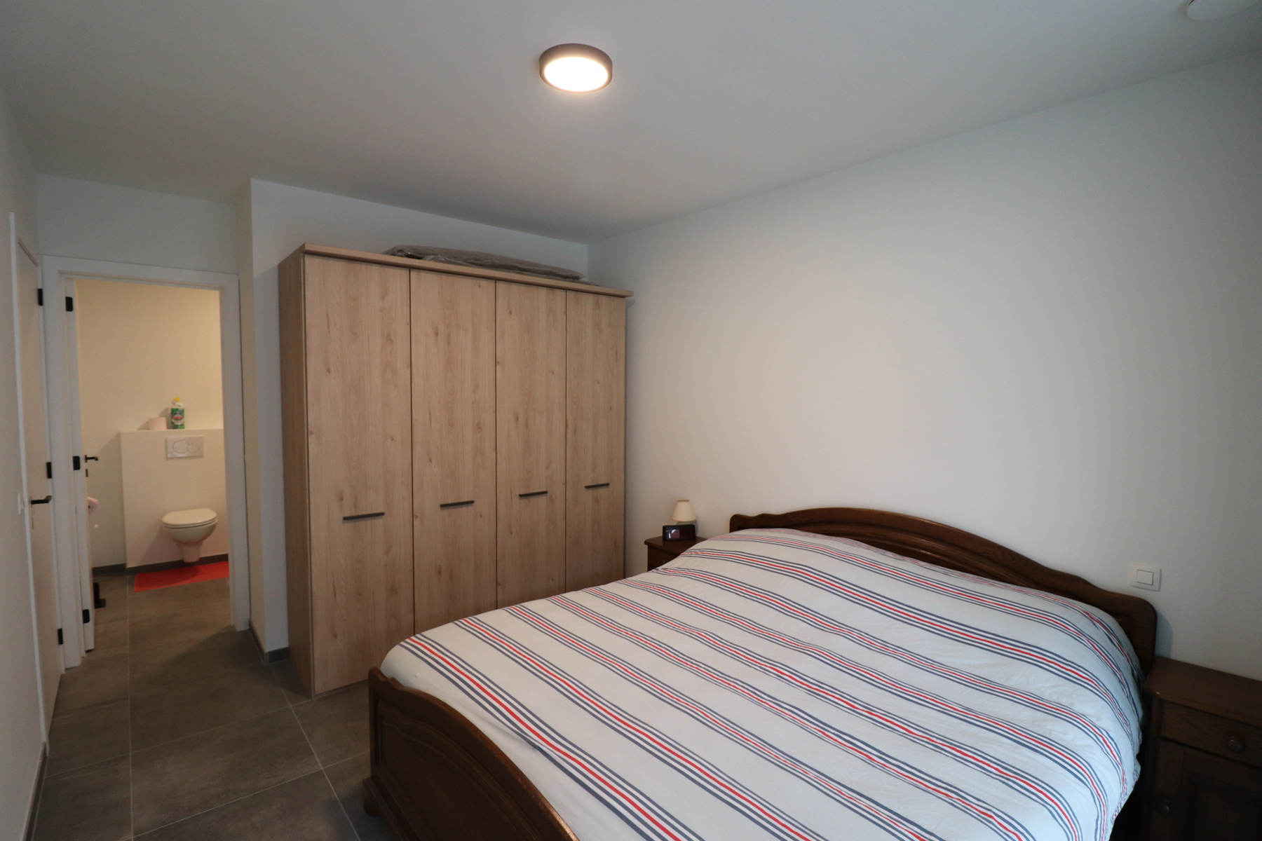 Prachtig klassevol 3-slaapkamerappartement op een TOP-locatie in Merksplas met groot terras (43 m²), ondergrondse berging en autostaanplaats. foto 9