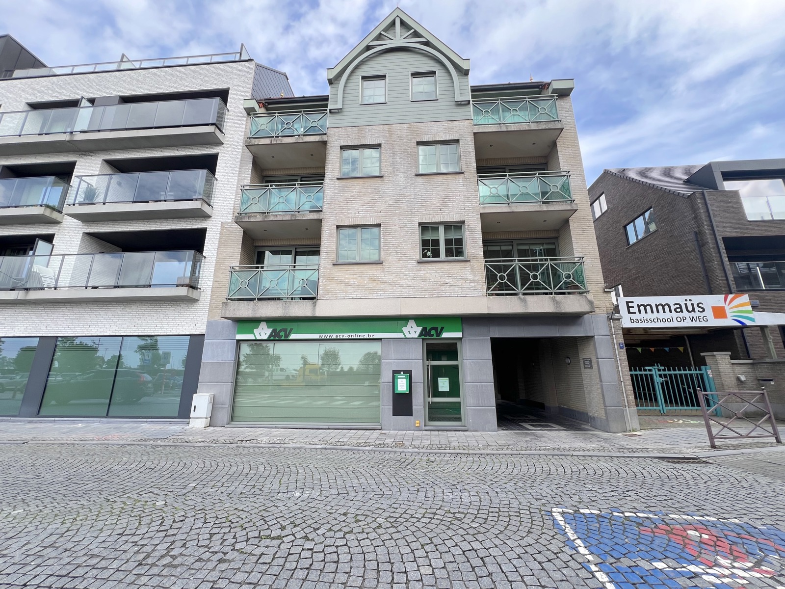 Instapklaar appartement met 2 slaapkamers en terras foto 1