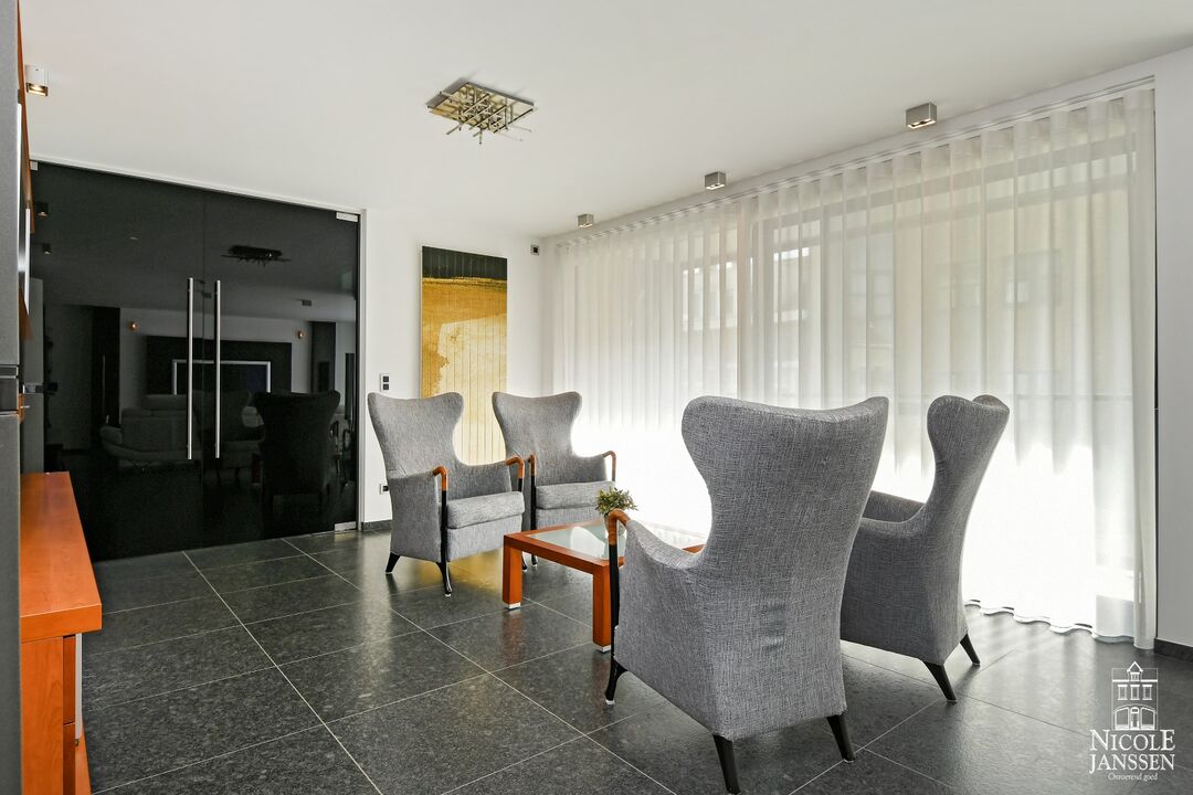 Schitterend ruim luxe-appartement van ca. 161m² met royaal terras in het centrum van Lanaken foto 7