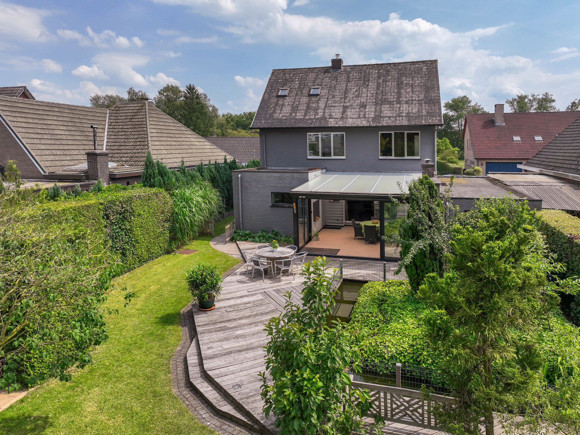 Deels gerenoveerde ruime woning met 6 SLPK en prachtige tuin foto 29