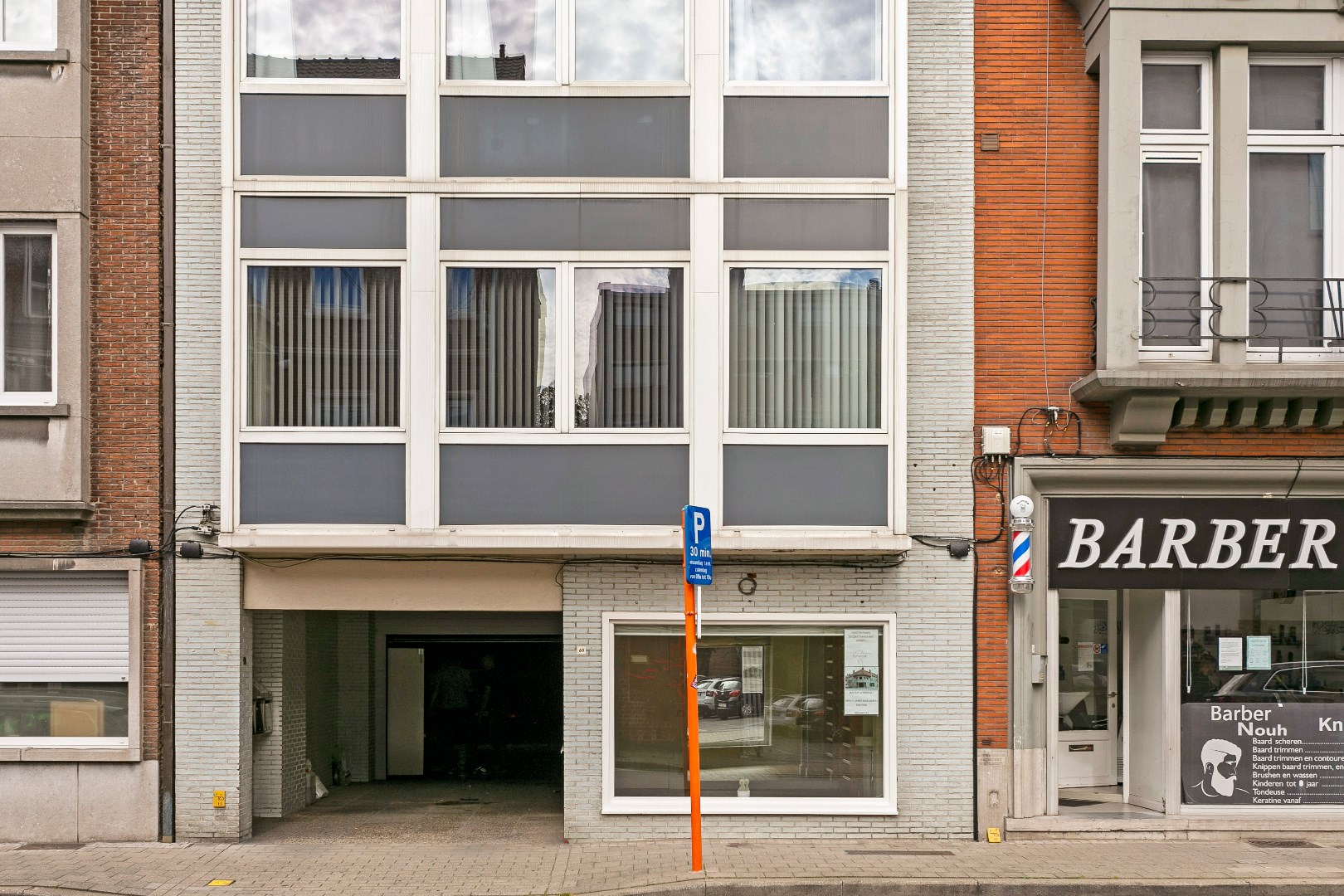 Ideale praktijk-, kantoor- of handelsruimte in het centrum van Kortrijk! foto 1