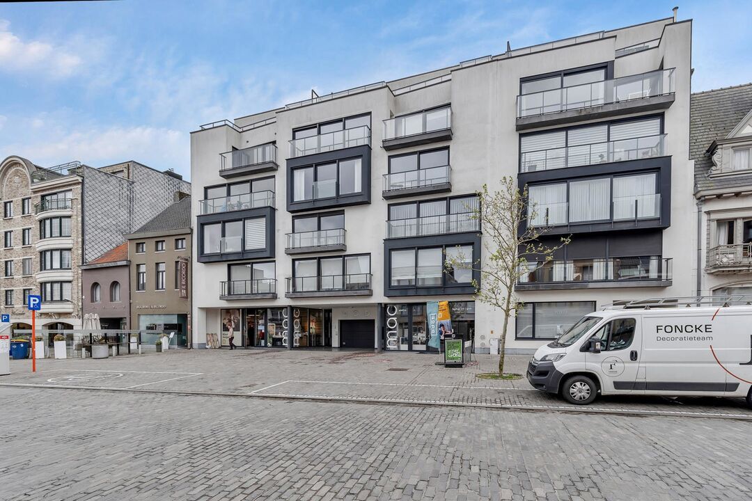 Zeer modern appartement met autolift en mooi verzicht op de markt in Deinze foto 1