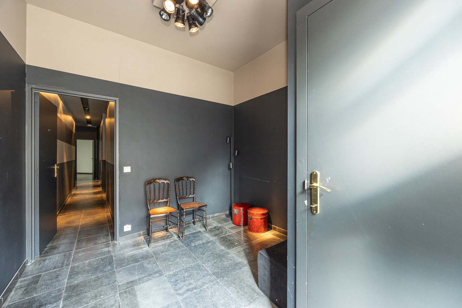 Gelijkvloers appartement  101m² met buitenruimte 20m² en ruime kelder op toplocatie aan het Mechelseplein in hartje Antwerpen foto 23
