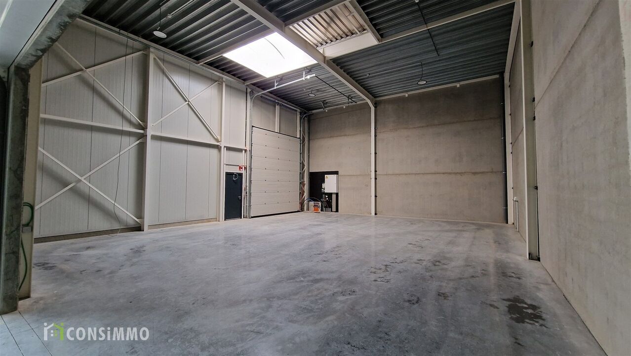 Nieuwbouw showroom met opslagruimte KMO-unit te huur in Nieuw KMO-project "HiSupPort"-site aan het Albertkanaal foto 6