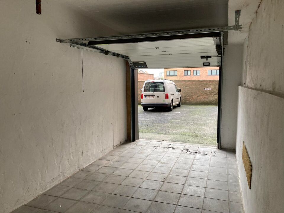 Afgesloten garagebox in residentie Solamar 1 te Oostende  foto 5