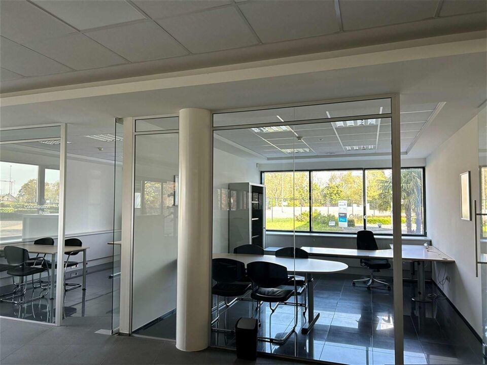 Representatief kantoorgebouw van 560m² gelegen in Lummen - toplocatie foto 6