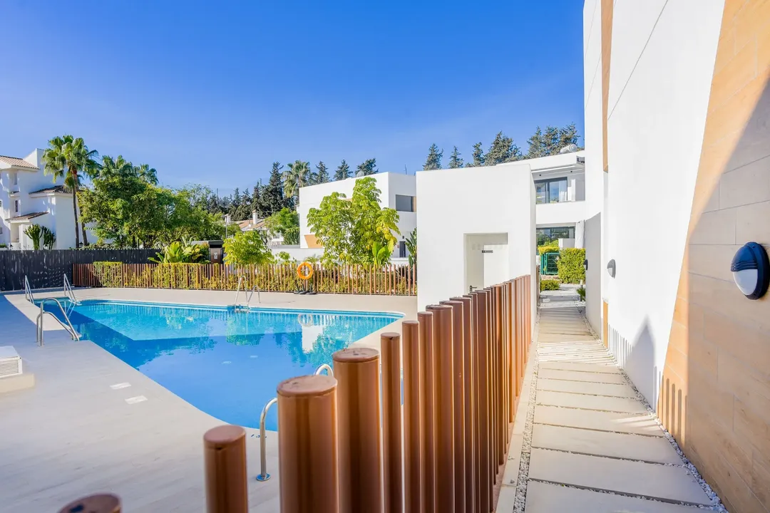 Luxe en verfijning: betreed deze nieuwe vakantiewoning in Nueva Andalucía foto 11