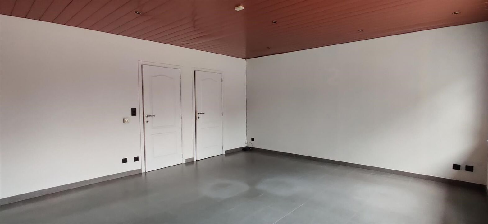  Winkelpand/kantoorruimte van ca 47m² met keuken, toilet en kelder gelegen in het centrum van Rijkevorsel. foto 3
