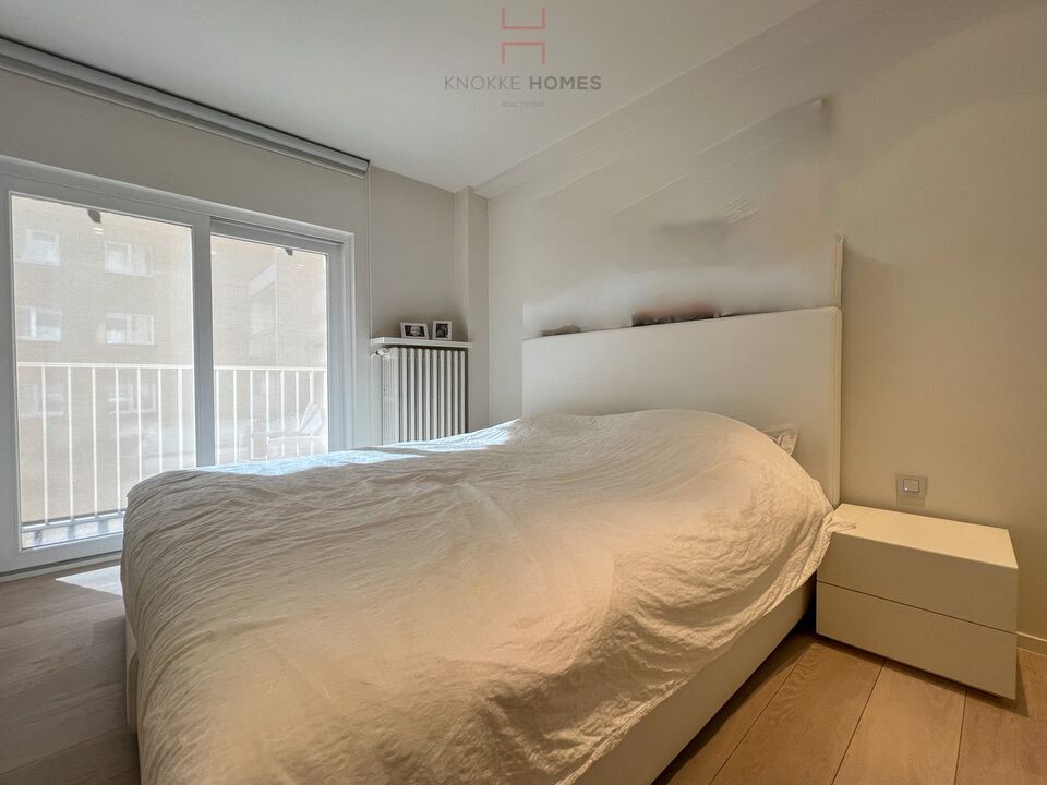 Stijlvol en luxueus ingericht appartement met een frontaal zeezicht en drie kamers, gelegen aan het Rubensplein foto 14