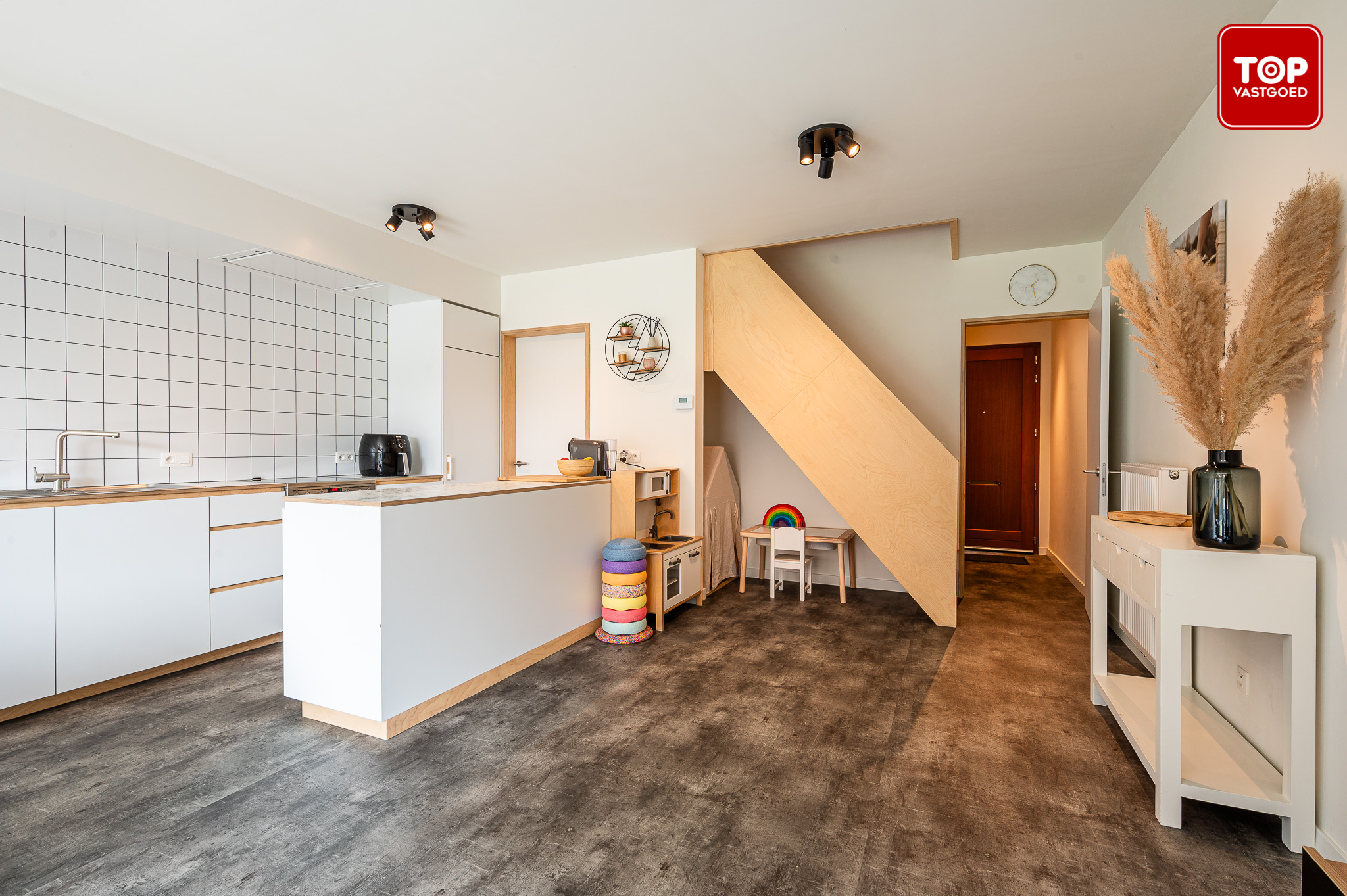 Rustig gelegen woning (bj 2021) met moderne voorzieningen en ruime indeling.   foto 4