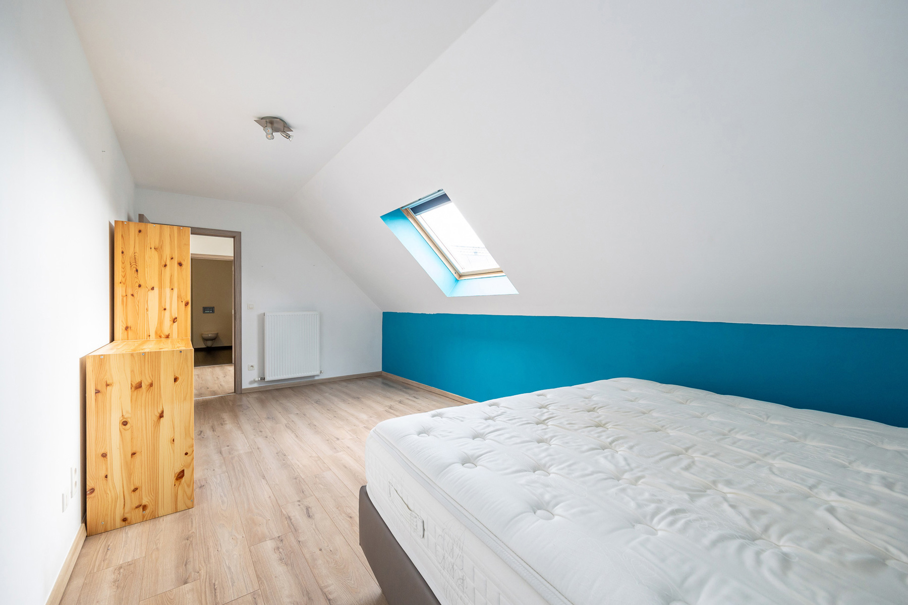 Ruime (297 m²) en energiezuinige woning met 3/4 slaapkamers, terras en dubbele garage. foto 18
