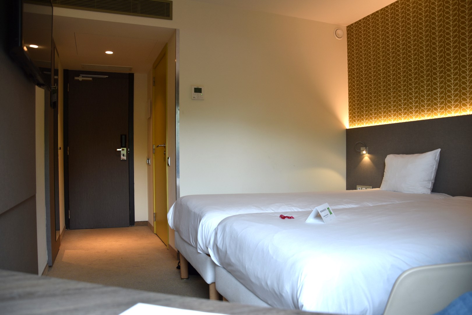 Hotelkamer met aparte badkamer in 'Ibis Style" Kortrijk te koop foto 4