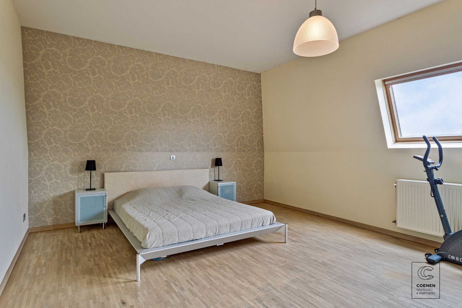 IN OPTIE! Riant, instapklaar luxe-dakappartement (186 m²) met 3 slaapkamers, dressing, 2 badkamers en 2 terrassen, gelegen in het centrum van Schoten! foto 9