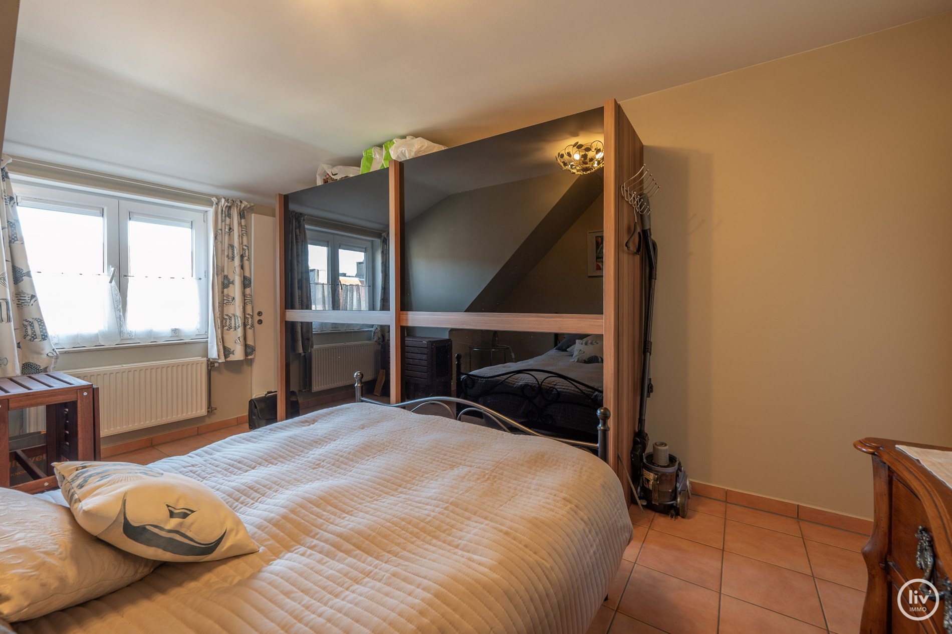 Ruim appartement met 3 slaapkamers en 2 badkamers in Knokke met open zicht in de straat.  foto 13