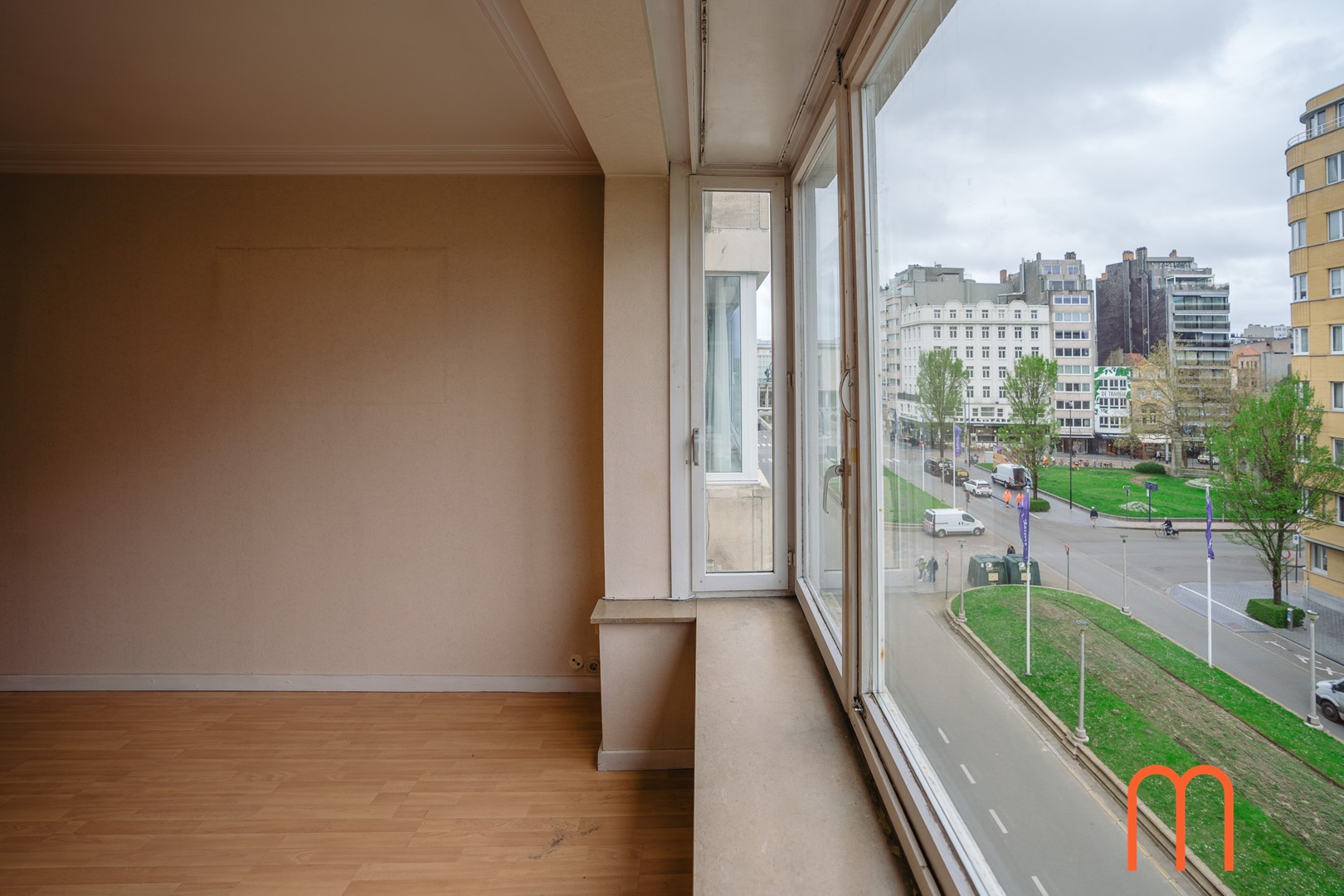 Te renoveren appartement in het centrum van Oostende, op 100 m van zee en strand. foto 1
