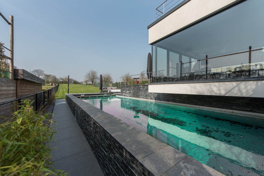Luxueus afgewerkte villa met zwembad op 18a71ca. foto 42