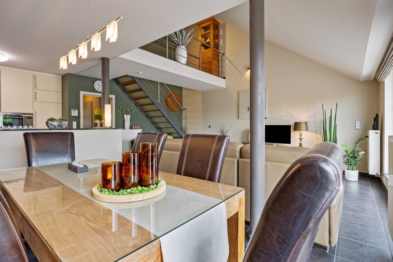 Instapklaar duplex appartement met 2 slpks, dubbele garage en ruim terras in Hulst - Tessenderlo!  foto 4