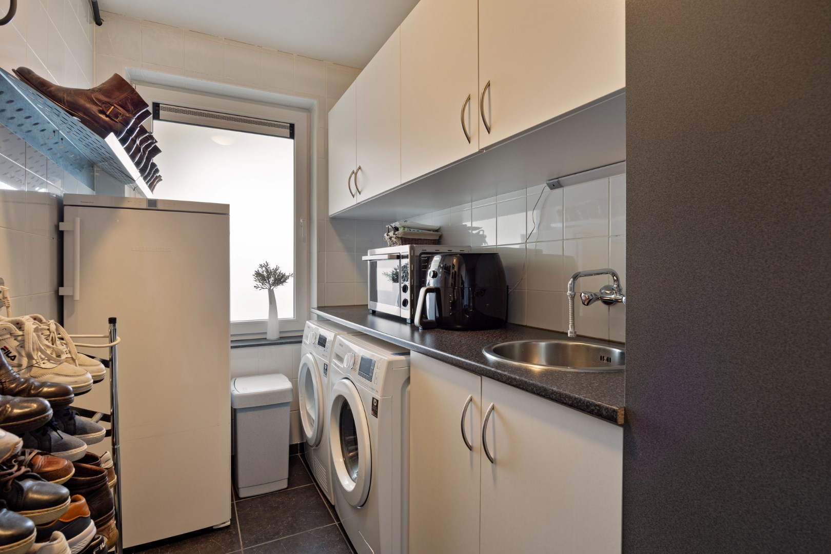 Instapklaar duplex appartement met 2 slpks, dubbele garage en ruim terras in Hulst - Tessenderlo!  foto 12